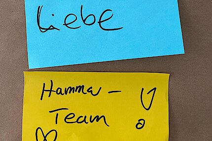 Pluscamp 2023 - PostIts "Liebe" und "Hammerteam"